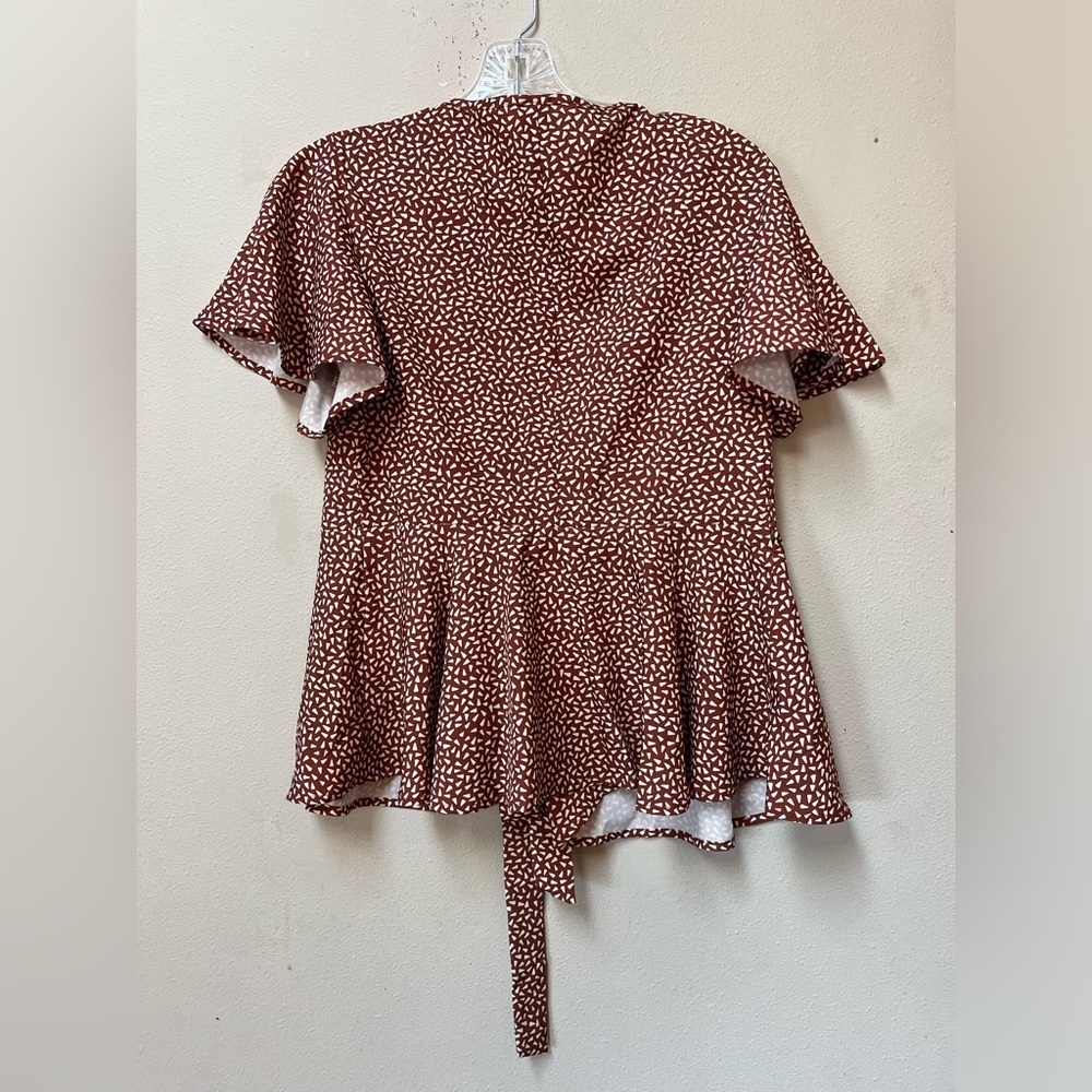 Women’s Red Brown Geometric Print Short Sleeve Tie Wrap Blouse Size Small - Picture 4 of 10